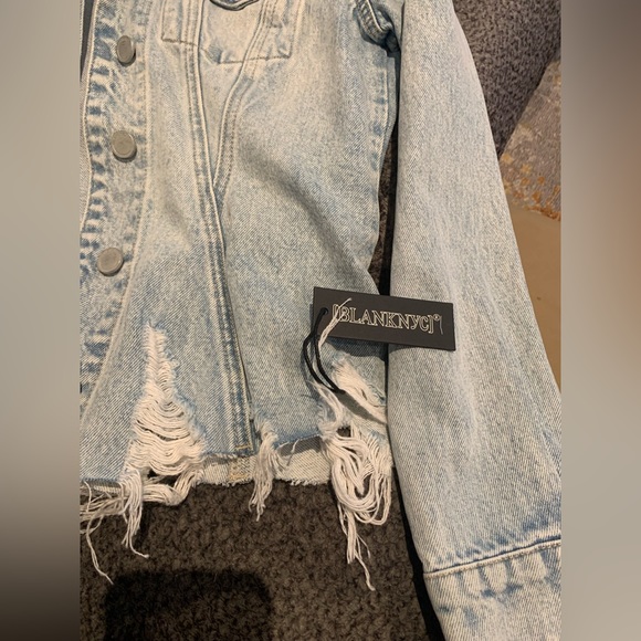 Blanc NYC Chew Hem distressed trucker jacket sz S. New with tags - Picture 4 of 5